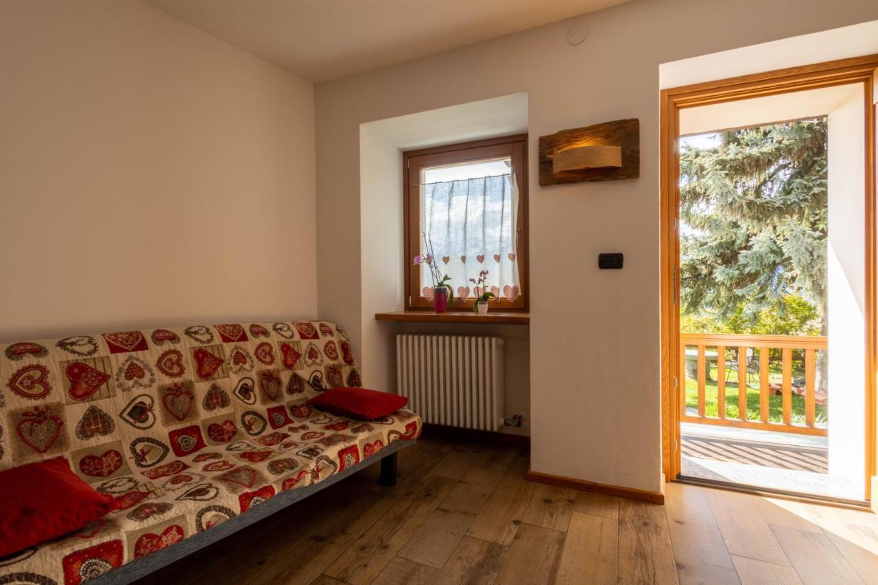 Le Vieux Noyer - Appartamenti Al Verde Villaggio Di Rumiod Сен-Пьер Экстерьер фото