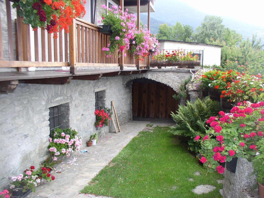 Le Vieux Noyer - Appartamenti Al Verde Villaggio Di Rumiod Сен-Пьер Экстерьер фото