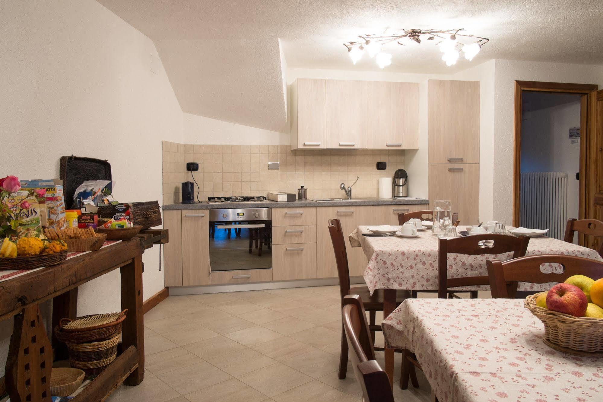 Le Vieux Noyer - Appartamenti Al Verde Villaggio Di Rumiod Сен-Пьер Экстерьер фото